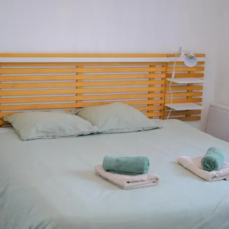 Maison De 4 Pers Jardin Agreable - Sur